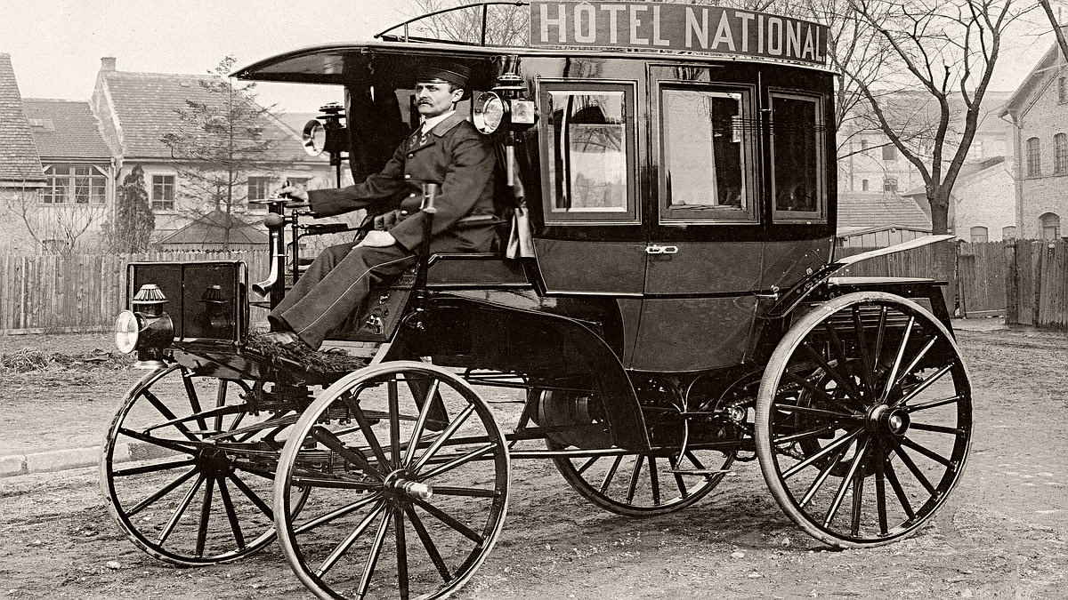 İlk Benzinli Otobüs Bundan 125 Yıl Önce Çalışmaya Başladı
