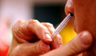 Dünyanın İlk ‘Sprey Koronavirüs Aşısı’ Kullanım Onayı Aldı